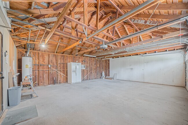 Building Photo - 16506 Amcreek Rd