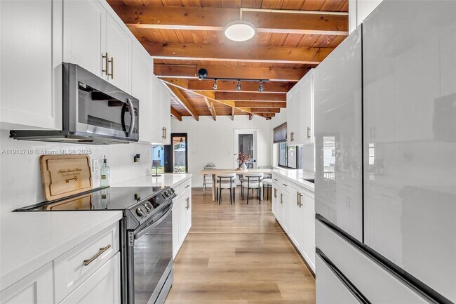 Building Photo - 6376 SW 15th St