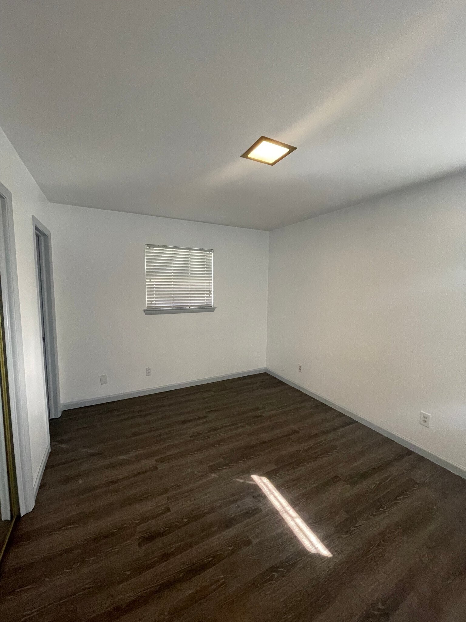 Building Photo - 12035 Sunland St