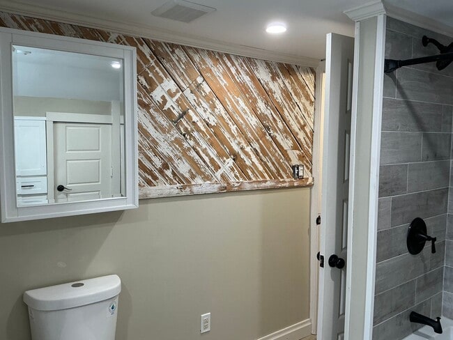 Building Photo - 167 S Main St