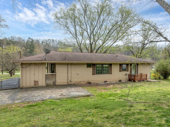 Building Photo - 8848 W Simpson Rd