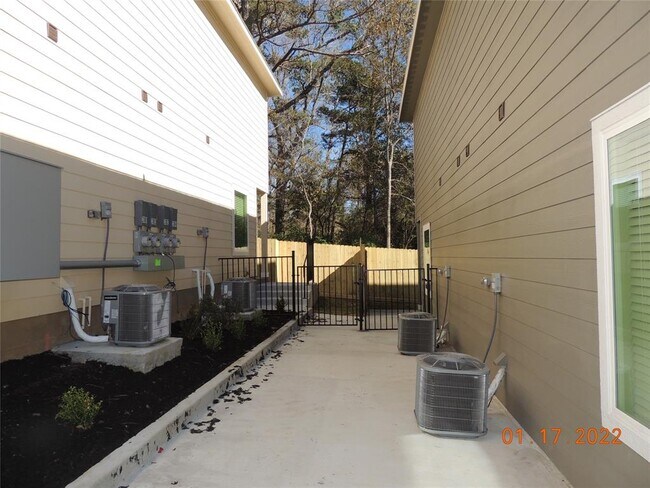 Building Photo - 615 Hayman St