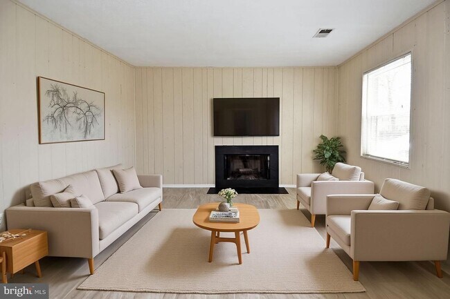 Building Photo - Beautifully renovated 3-bedroom, 2.5-bath detached home