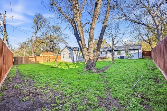 Building Photo - Charming 3/2/2 in Midway Hollow Coming Soon