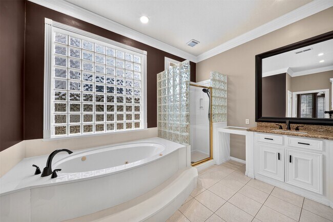 Building Photo - 16410 Emilia Ct