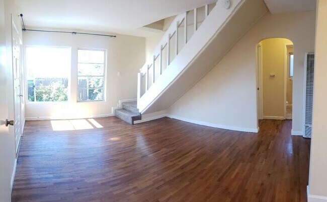 Building Photo - 3bdr duplex minutes from San Diego State!