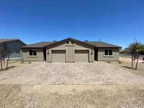 Building Photo - 7500 E Horseshoe Ln