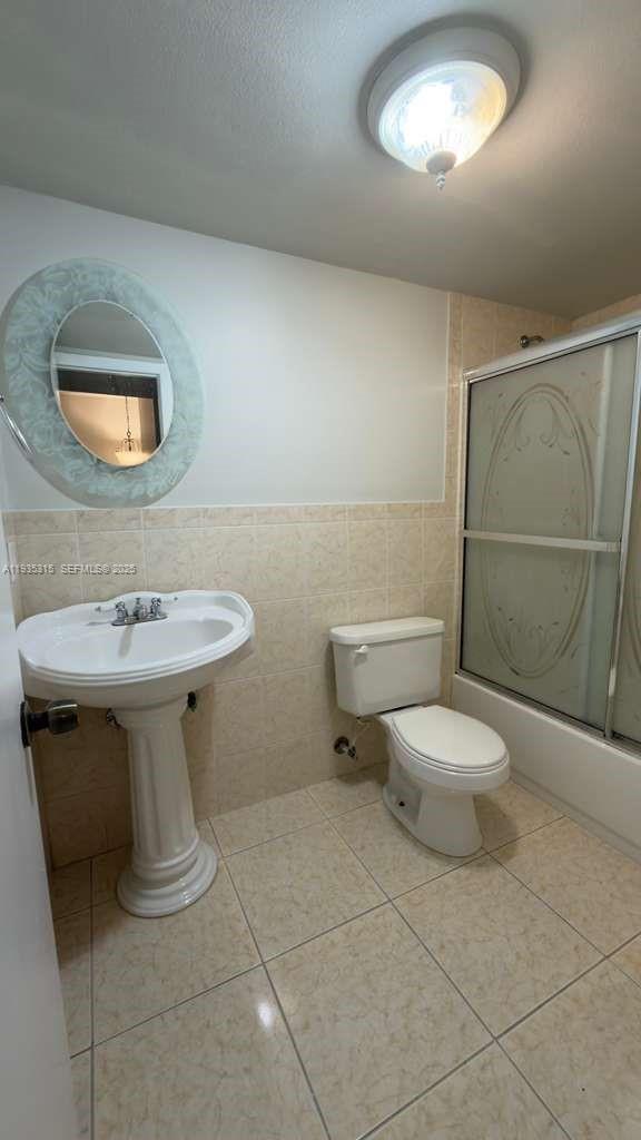 Building Photo - 1750 W 56th St