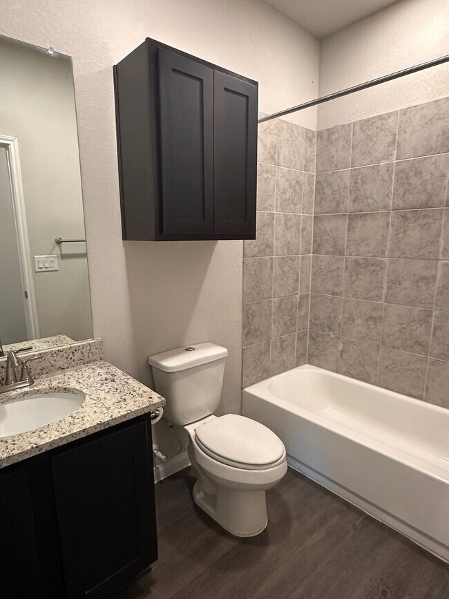 Building Photo - 604-606 Grayson Ln