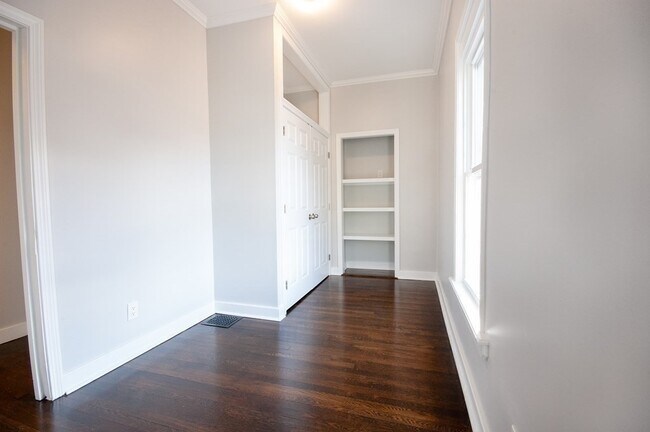 Building Photo - 30 Thornley St