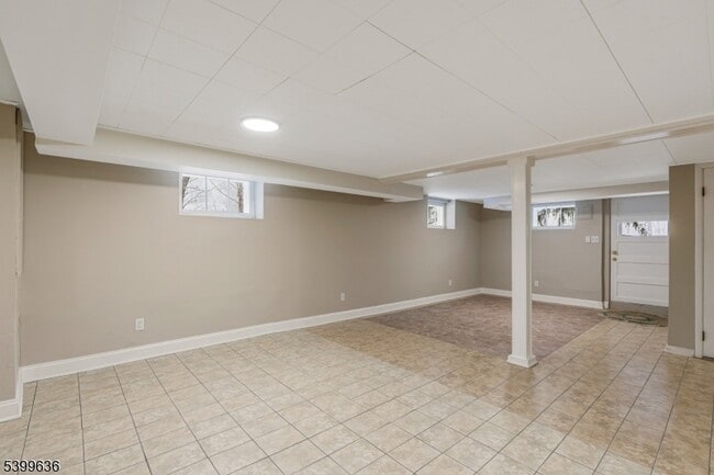 Building Photo - 111 King George Rd