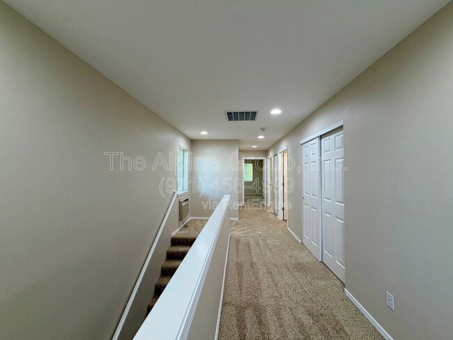 Building Photo - 3986 SW Pinewood Way
