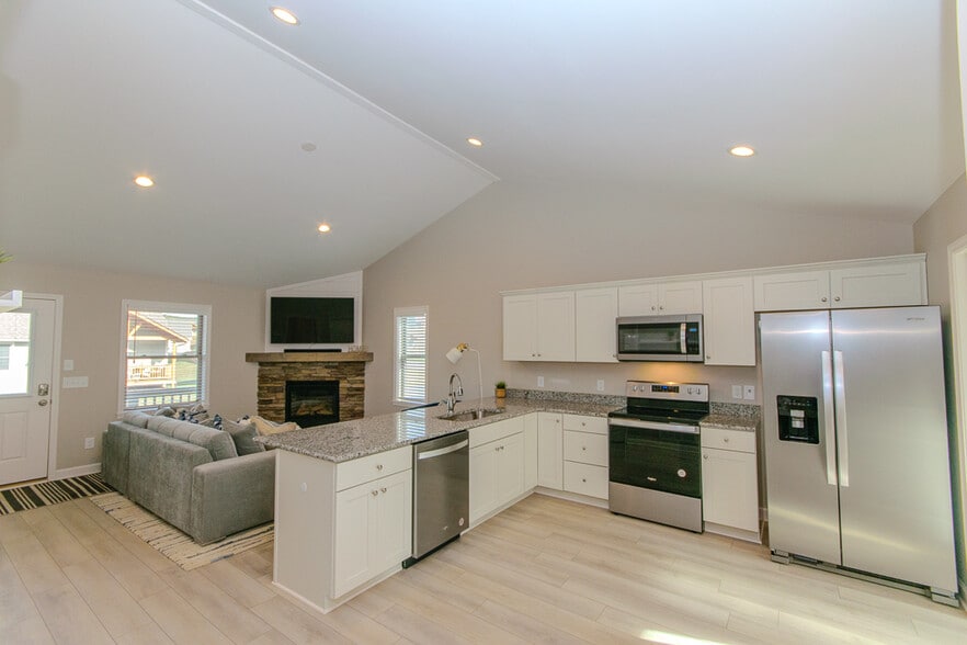 Fully furnished open concept living! - 586 Townhomes Pl