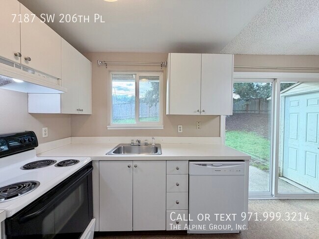 Building Photo - 7187 SW 206th Pl