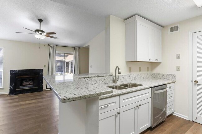 Building Photo - 310 Granville Ct