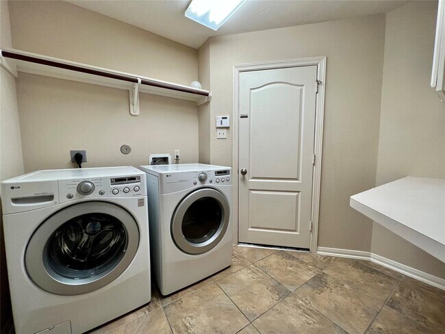 Building Photo - 9735 Chicory Chase Ct