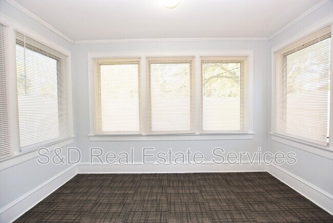 Building Photo - 211 E Park St