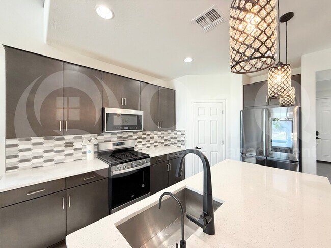 Building Photo - 9030 S 67th Dr