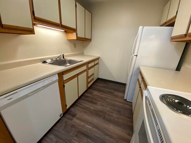 Building Photo - 143 Eastern Ave