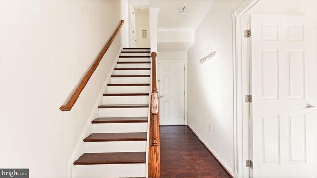 Building Photo - 23100 Dunlop Heights Terrace