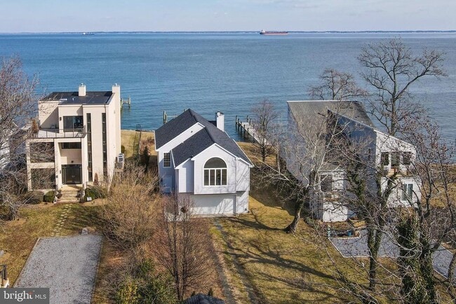 Primary Photo - 3563 Narragansett Ave