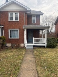 Building Photo - 3 bed/1 bath townhome in Clairton, PA 15025