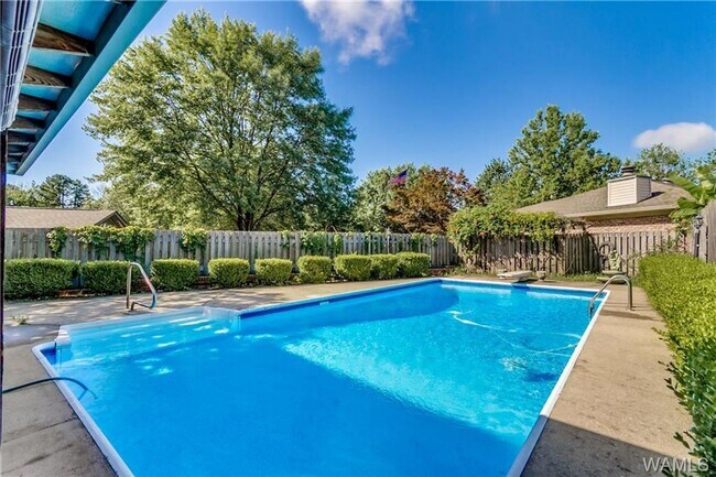 Building Photo - Fantastic 3BR 2Ba in popular Reston Place!