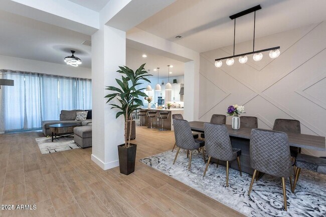 Building Photo - 8543 W Palo Verde Dr