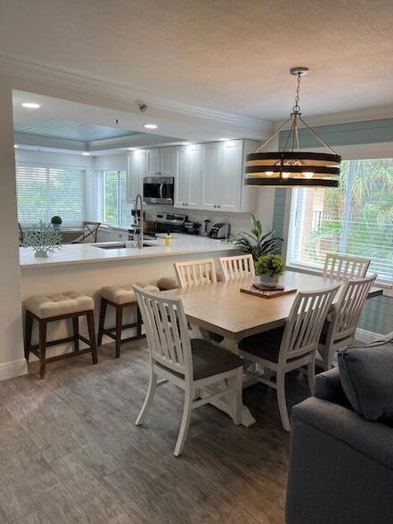 Building Photo - 275 Palm Ave