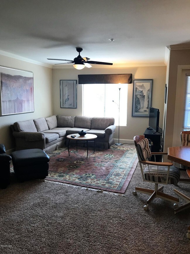 Building Photo - 5751 N Kolb Rd