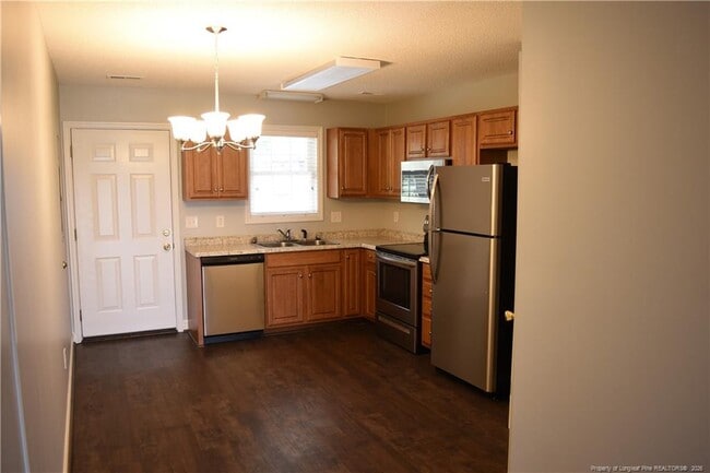 Building Photo - 1008 Pinecrest Dr