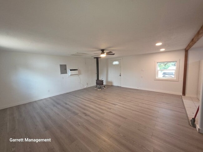Building Photo - 126 Iroquois Dr