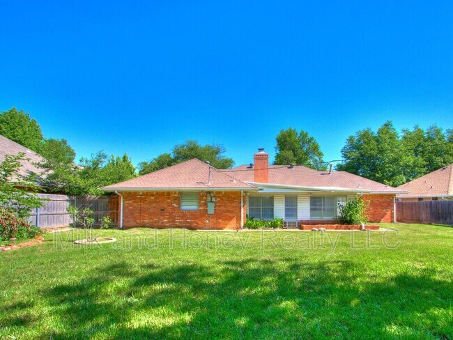 Building Photo - 3004 Kent Dr