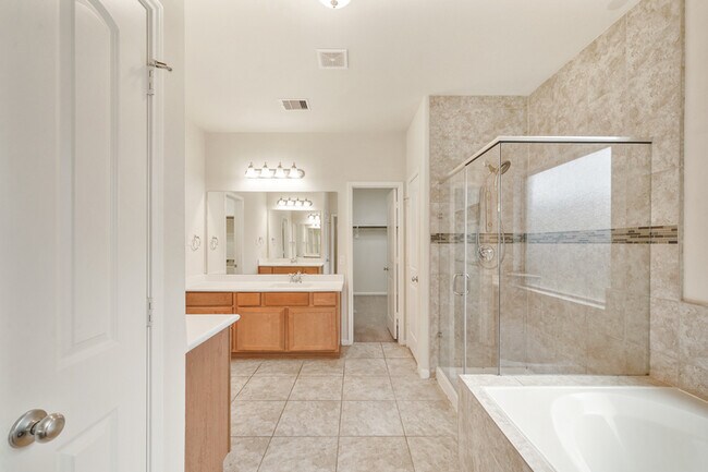 Building Photo - 10003 Open Slope Ct