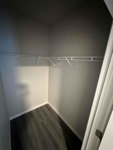 Building Photo - 686 E Hahns Peak Ave