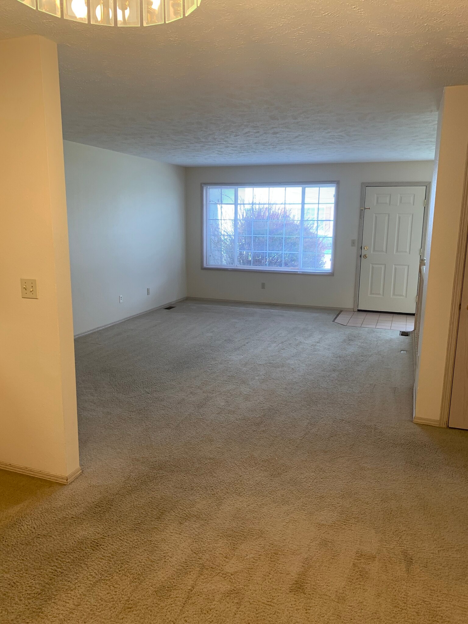 Building Photo - 3418 E 57th Ave