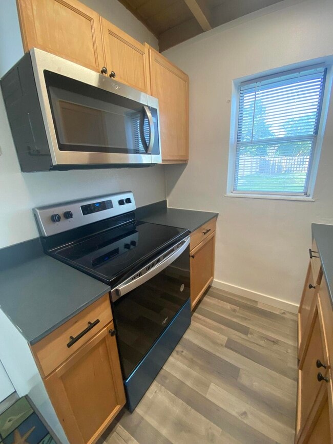 Building Photo - 109 E Hart St