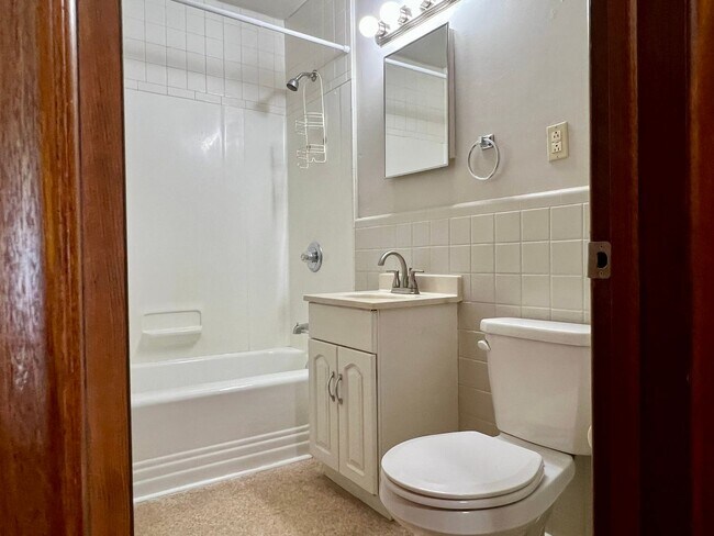 Building Photo - 2 Bedroom, 1 Bath in central Springfield