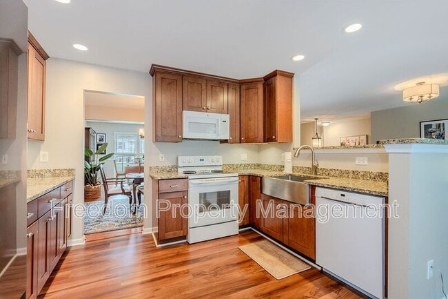 Building Photo - 9564 Basilwood Dr