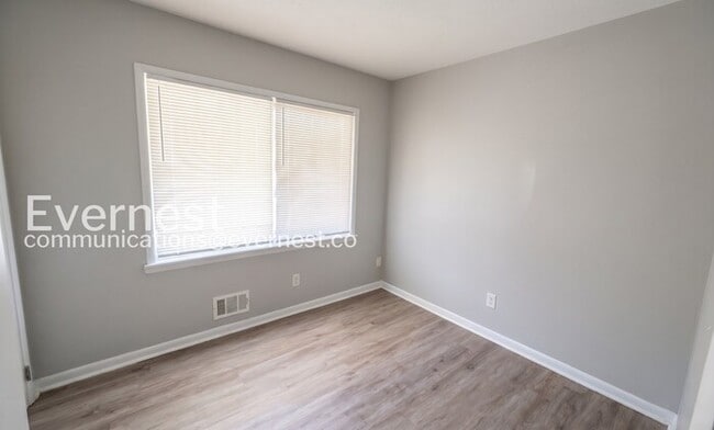 Building Photo - 1935 Lathrop St SE