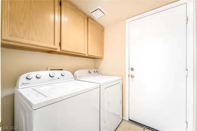 Building Photo - 120 McLaren St