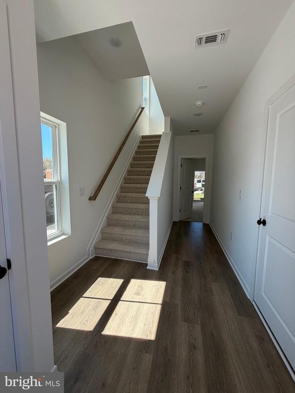 Building Photo - 46 Basswood St