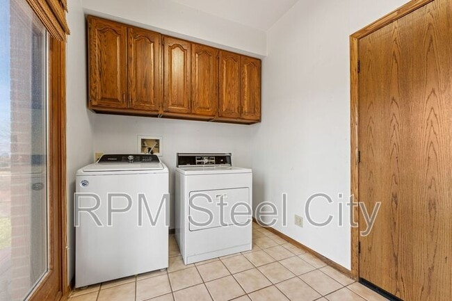 Building Photo - 1529 Alexander Cir