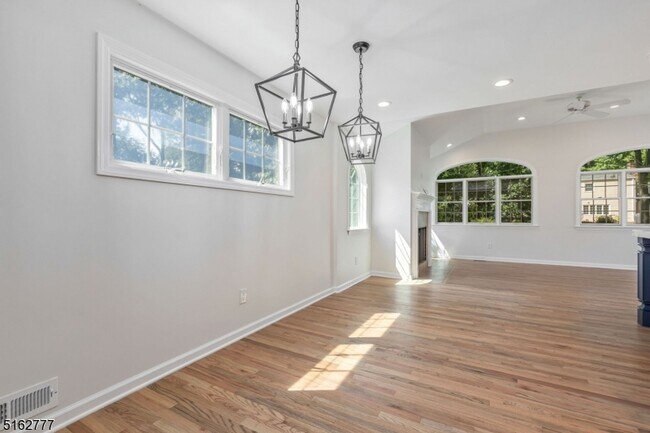 Building Photo - 27 Glenbrook Rd