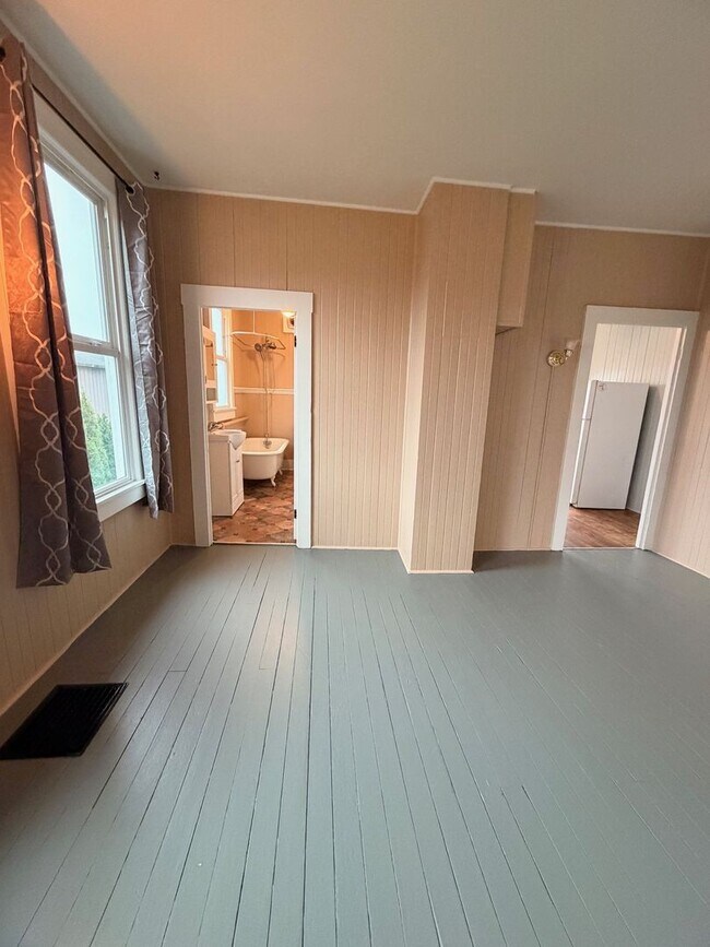 Building Photo - 3356/3372/3376 Franklin Ave.