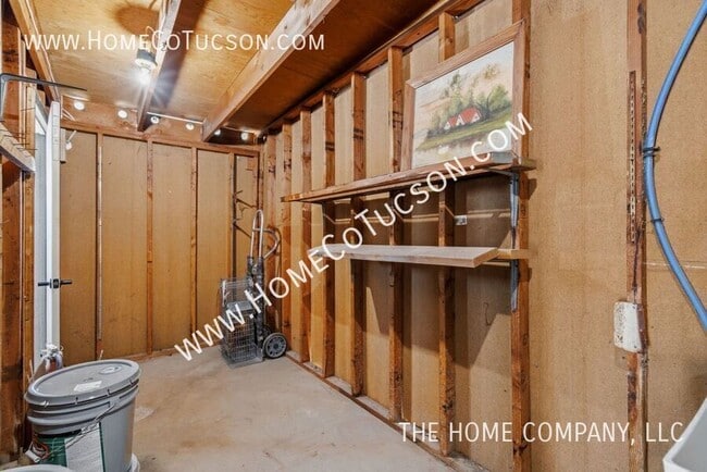 Building Photo - 7461 E Victoria Dr