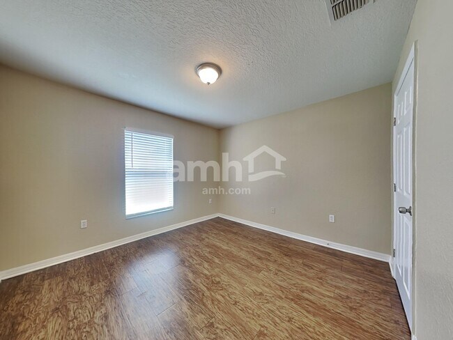 Building Photo - 6925 Krenson Oaks St