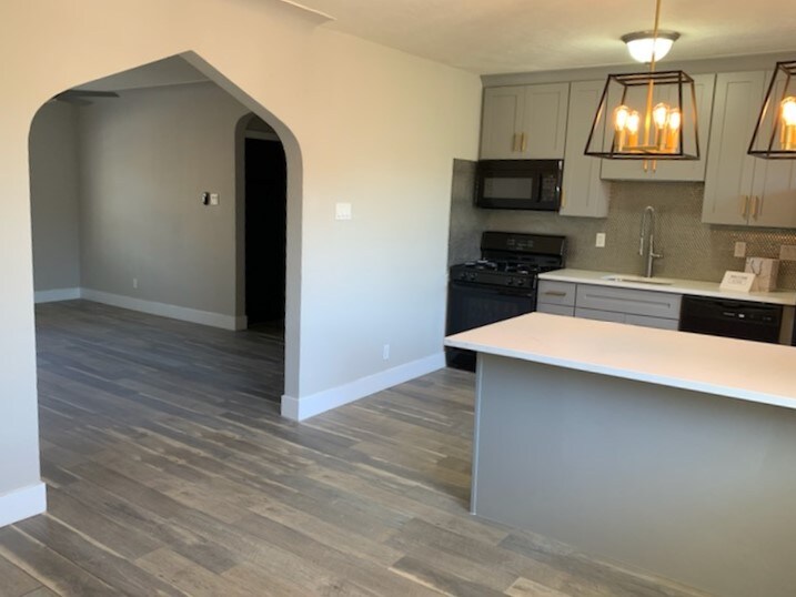 Building Photo - 6475 Nottingham Ave