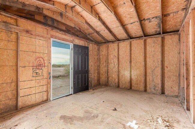 Building Photo - 1.25 Acre 5 Bedroom 3 Bathroom Horse Property in Florence!