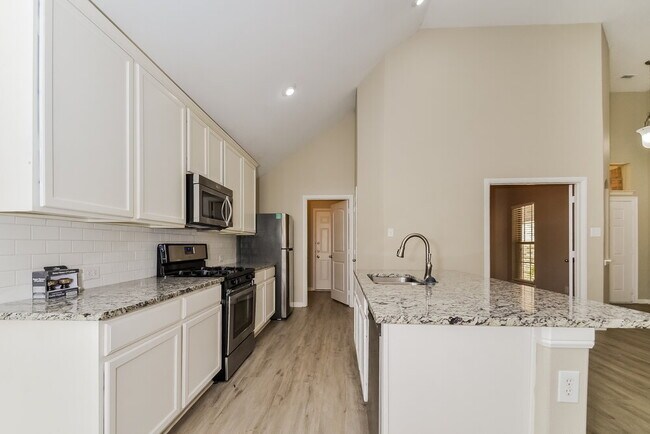 Building Photo - 1717 Nightingale Dr